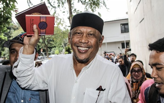 Viral Nyetir Mobil Mewah di Malaysia, Benarkah Eggi Sudjana Ngidap Kanker Usus Stadium 4?