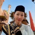 Lucinta Luna Salat Ied Pakai Baju Koko dan Sarung, Penampilannya Jadi Sorotan