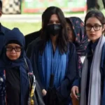 Pemakaman Vidi Aldiano di Tengah Hujan Deras, Selebriti Tanah Air Berikan Penghormatan Terakhir