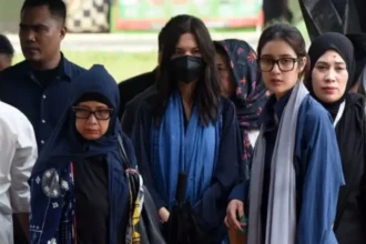 Pemakaman Vidi Aldiano di Tengah Hujan Deras, Selebriti Tanah Air Berikan Penghormatan Terakhir