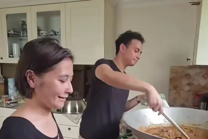 Serunya Prilly Latuconsina dan Omara Esteghlal Masak Bareng Jelang Lebaran, Banjir Komentar Warganet