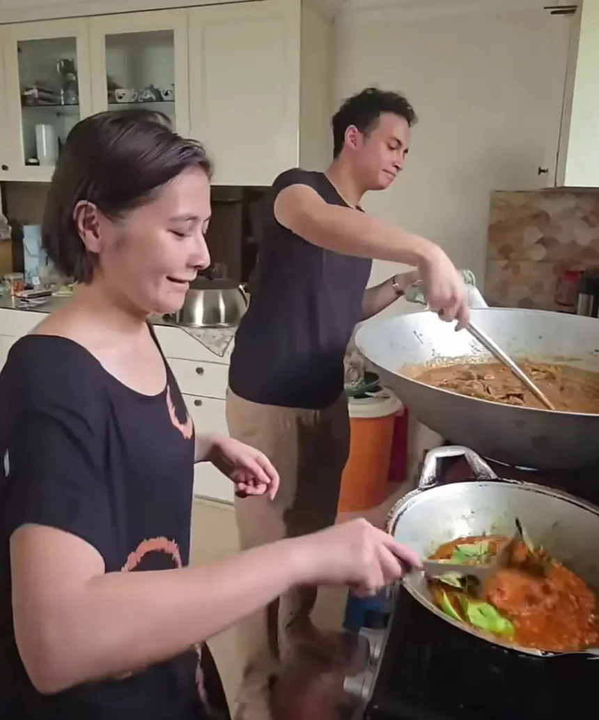 Serunya Prilly Latuconsina dan Omara Esteghlal Masak Bareng Jelang Lebaran, Banjir Komentar Warganet