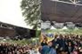 Sheila Dara dan Para Sahabat Kompak Kenakan Biru di Pemakaman Vidi Aldiano, Simbol Keberuntungan dan Penghormatan Terakhir